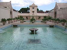 水の宮殿タマン・サリ
